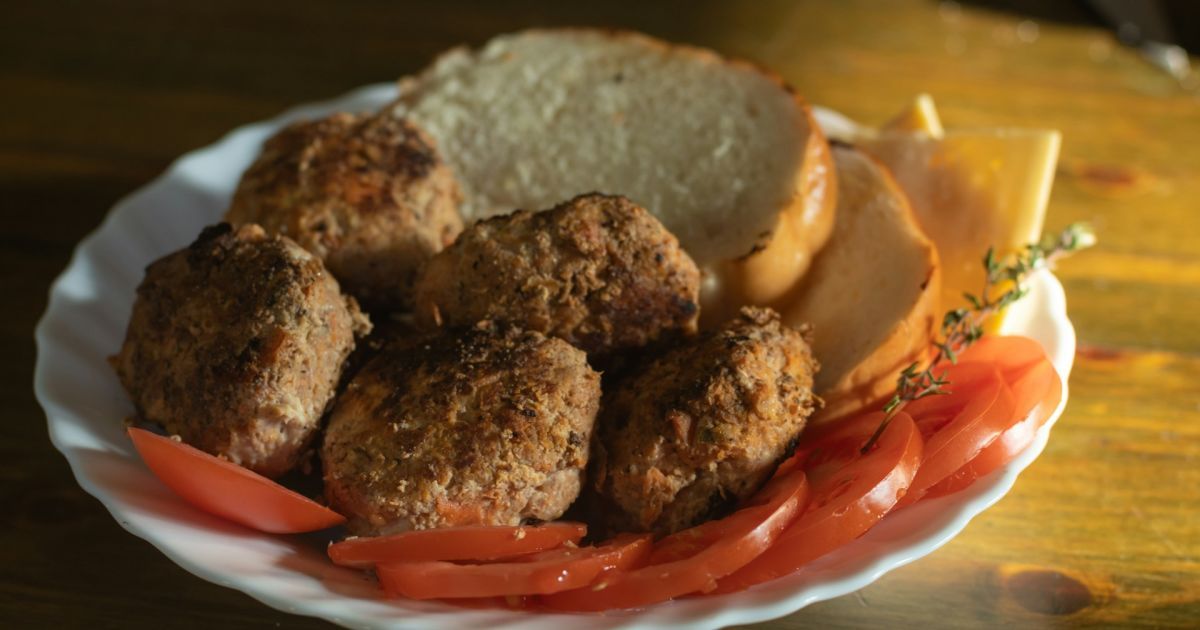 Секреты сочных котлет: простой ингредиент от шеф-поваров для идеального фарша