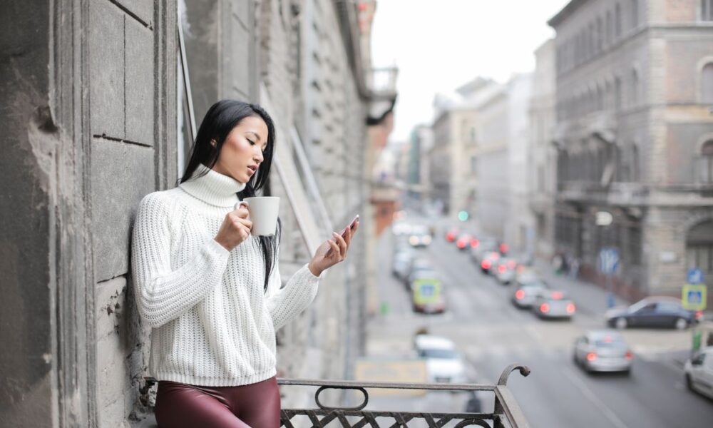 Что делать, если пишет девушка бывшего: советы психолога