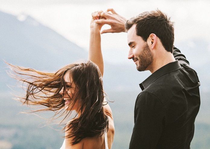 О чем говорить на первом свидании: советы для женщин