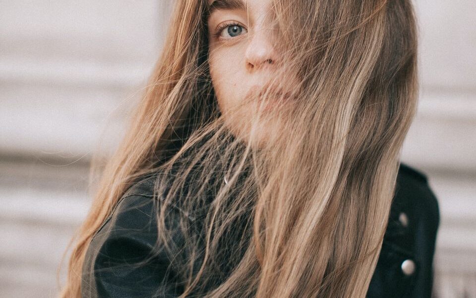 Сухой шампунь: польза или вред для волос – мнение экспертов