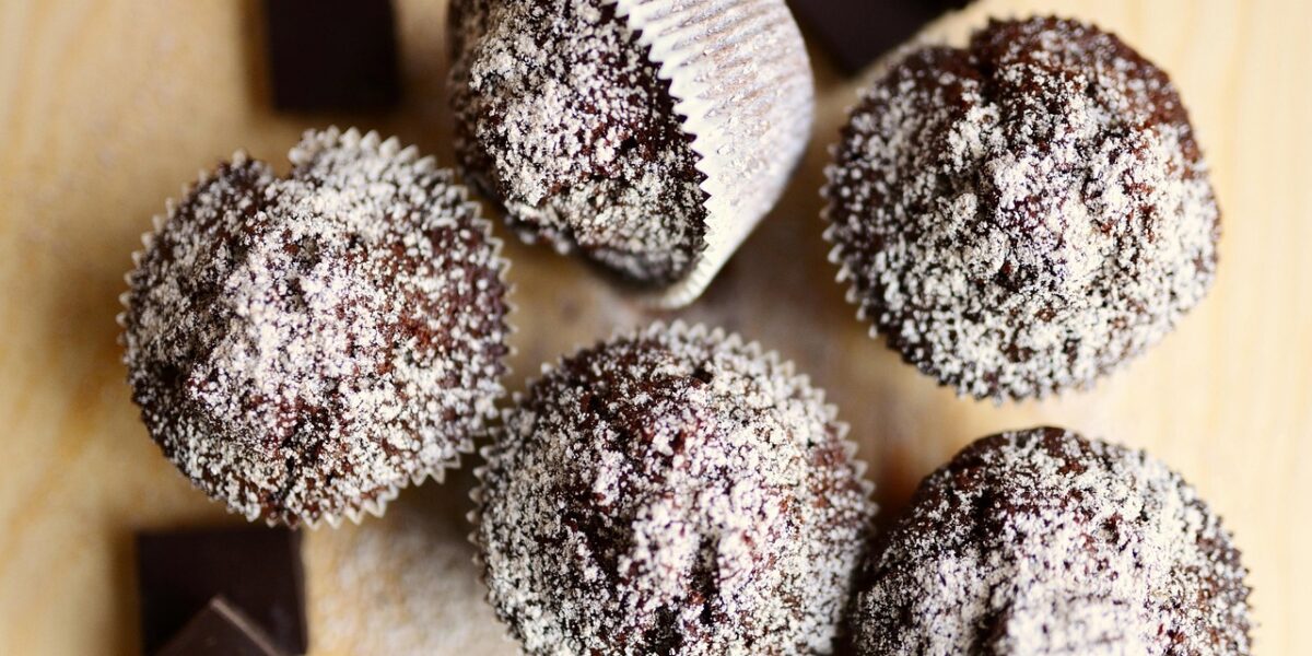 Image for: Нежные лимонные маффины с белым шоколадом: простой рецепт для женщин. Tags: кексы, шоколадные маффины, еда, т...