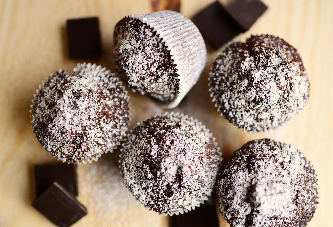 Image for: Нежные лимонные маффины с белым шоколадом: простой рецепт для женщин. Tags: кексы, шоколадные маффины, еда, т...