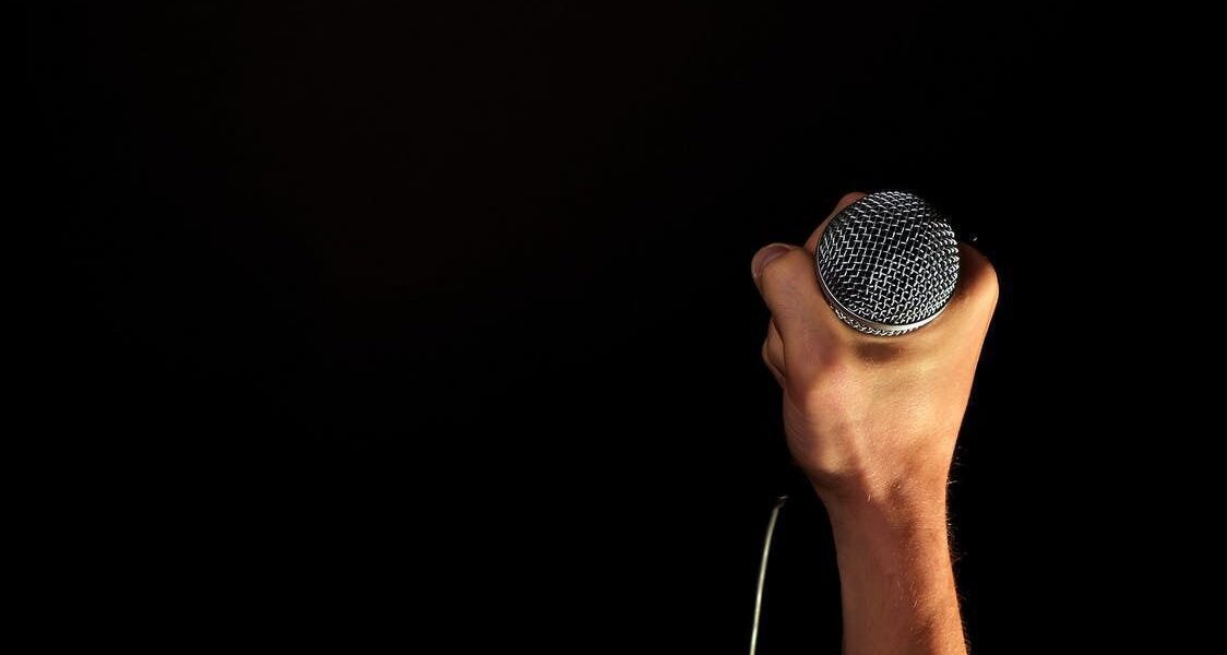 Как побороть страх сцены: советы психолога для уверенных выступлений