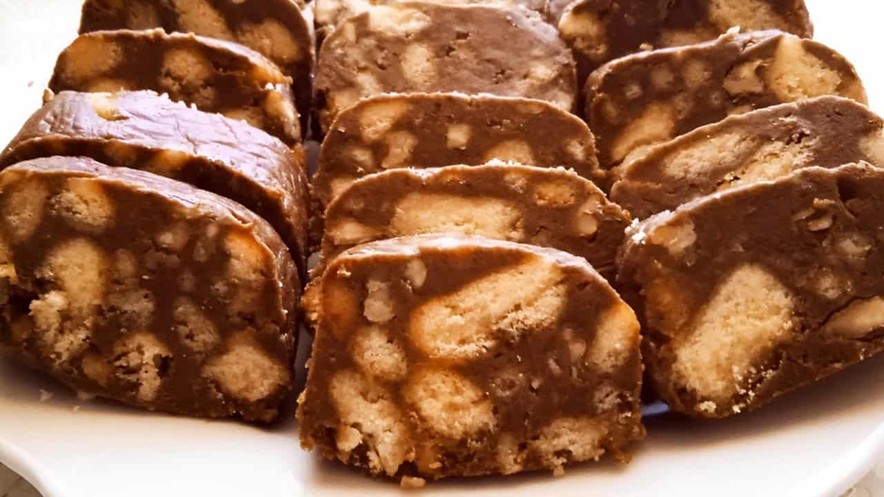 Шоколадная колбаска как в детстве: простой рецепт любимого десерта