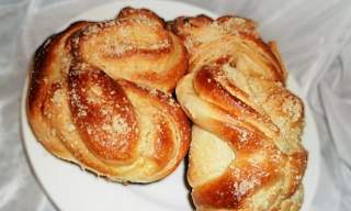 Пышное тесто для булочек на сухих дрожжах: простой рецепт для каждой хозяйки