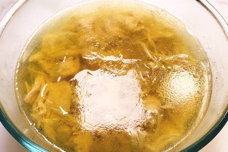 Куриное заливное: простой рецепт для праздничного стола