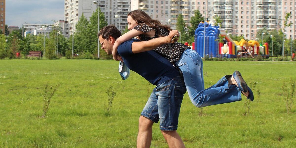 Почему умные женщины выбирают свободу в отношениях: психология выбора