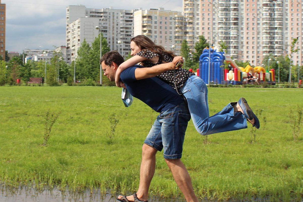 Почему умные женщины выбирают свободу в отношениях: психология выбора