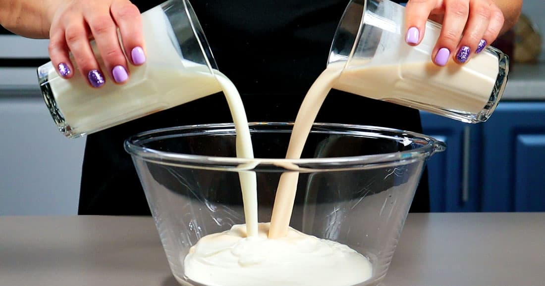 Ленивый завтрак: кефир, ряженка и сметана в одном стакане – простой рецепт