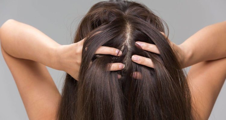 Как сохранить здоровье и густоту волос: советы для женщин