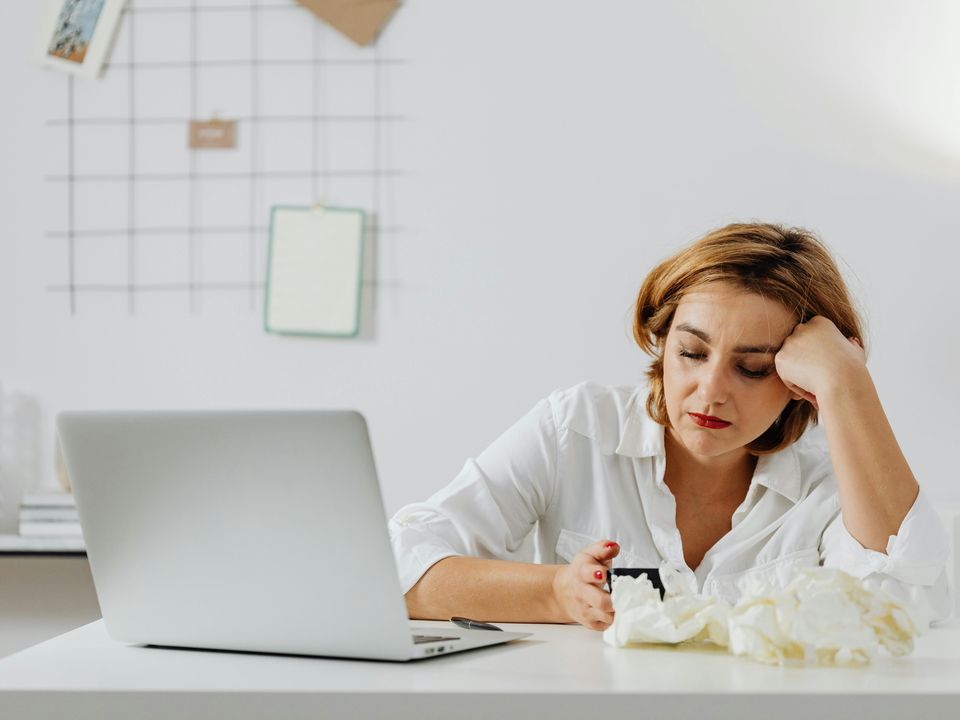 5 привычек, указывающих на низкую самооценку и отнимающих вашу внутреннюю силу