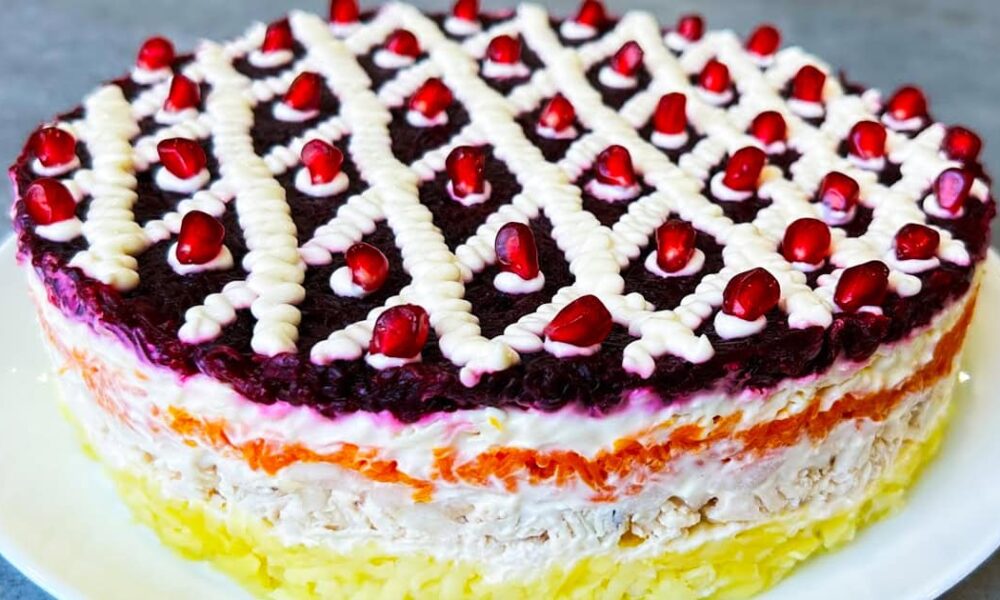 Вкусный салат на праздничный стол: рецепт, который затмит Оливье и Шубу