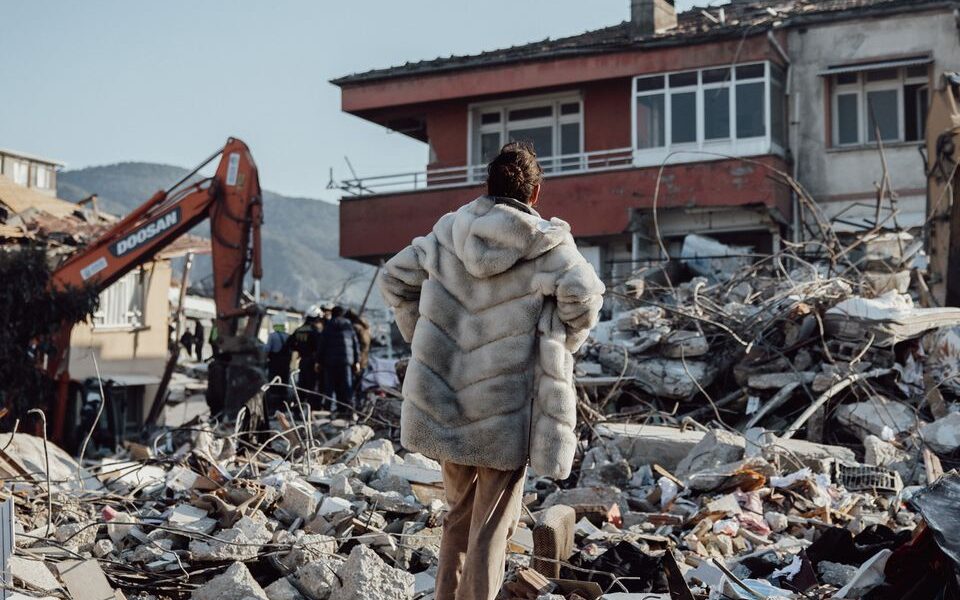 Почему некоторые люди притягивают несчастья и как с этим справиться в психологии