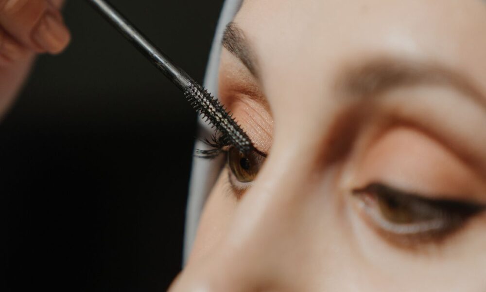 Секреты макияжа ресниц: как сделать глаза больше и выразительнее