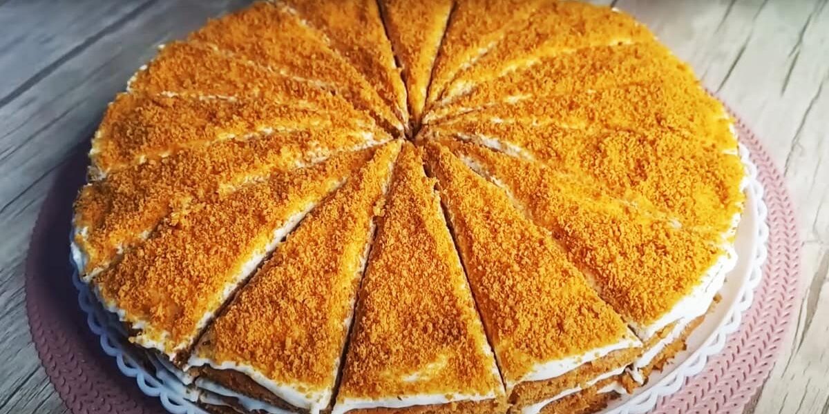 Медовик за полчаса: простой и быстрый рецепт торта для начинающих