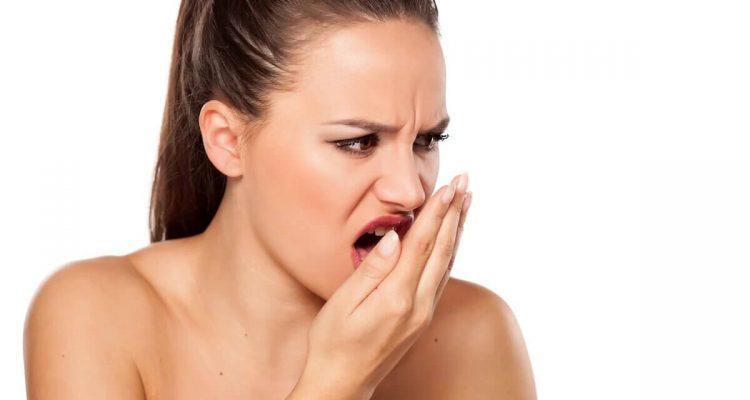 Неприятный запах изо рта: причины, лечение и когда обратиться к врачу