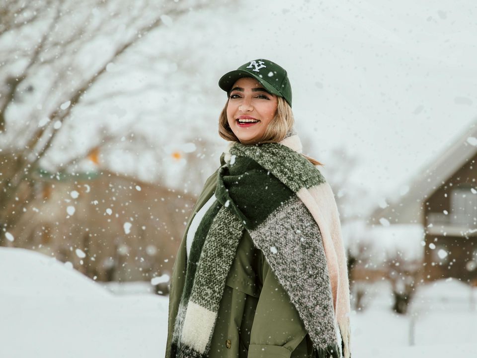 Модные головные уборы зимы: что советуют стилисты вместо вязаной шапки
