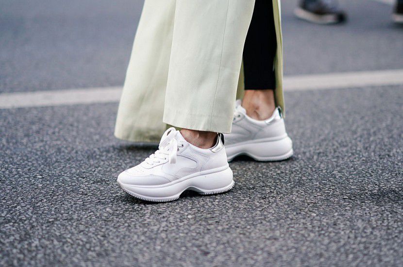 Как вернуть белизну кроссовкам: простые способы очистки