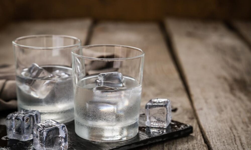 Как правильно хранить алкоголь дома: полезные советы для хозяек