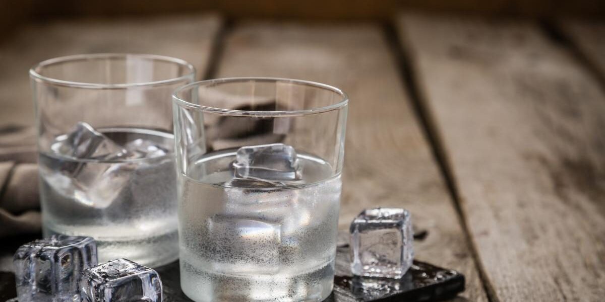 Как правильно хранить алкоголь дома: полезные советы для хозяек