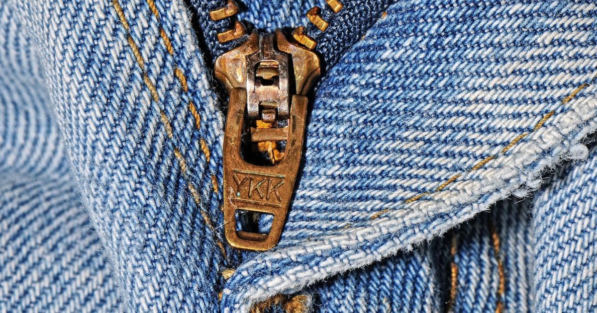 Что означает маркировка YKK на молнии и почему она так распространена?