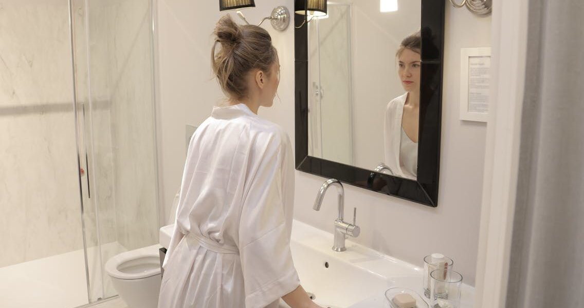 Салициловый пилинг для лица: все, что нужно знать о процедуре и домашнем применении