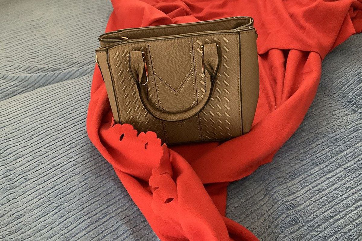 Идеальный цвет сумки: советы стилистов для гармоничного образа