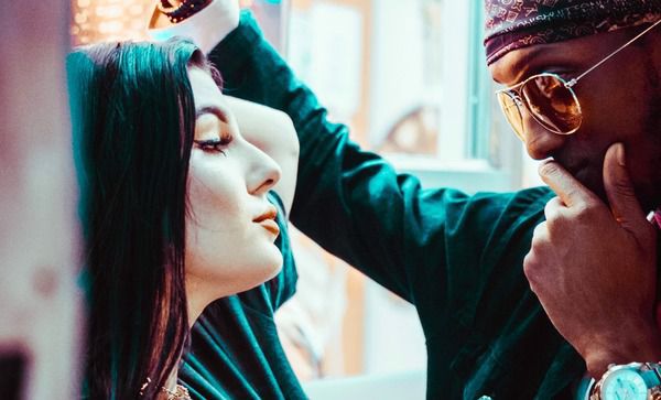 Как женщины выбирают партнеров: психология выбора и критерии привлекательности