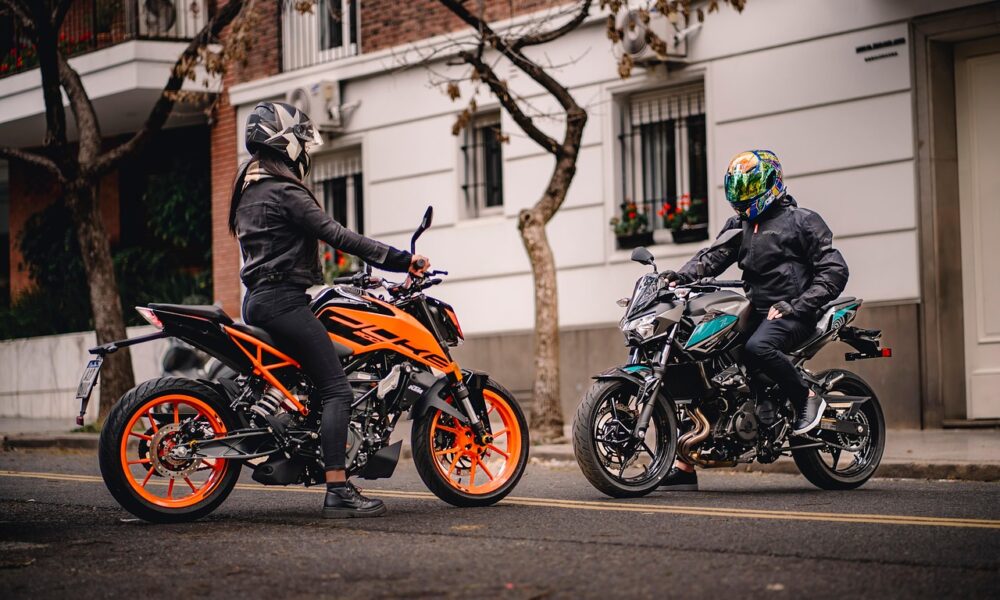 Image for: Иконы красоты 90-х: секреты молодости без пластики и фотошопа. Tags: мотоциклы, модели, дорога, улица, позиро...