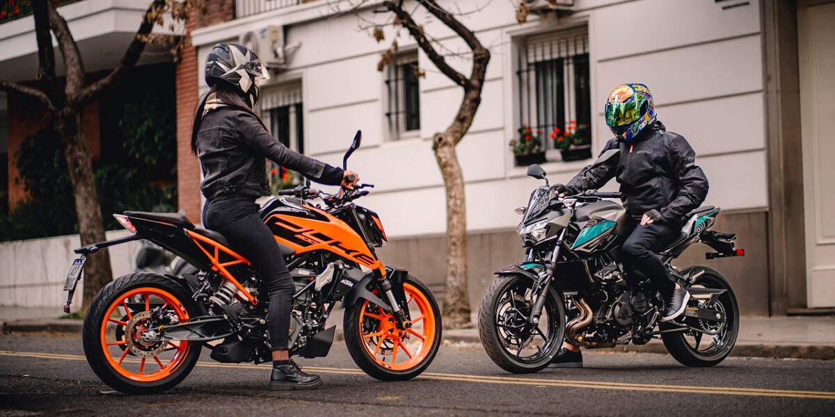 Image for: Иконы красоты 90-х: секреты молодости без пластики и фотошопа. Tags: мотоциклы, модели, дорога, улица, позиро...