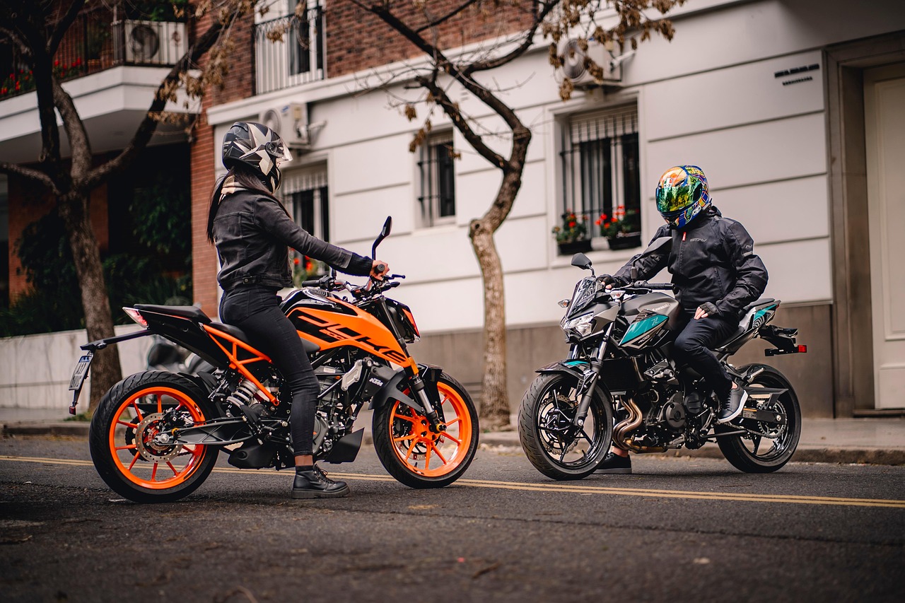 Image for: Иконы красоты 90-х: секреты молодости без пластики и фотошопа. Tags: мотоциклы, модели, дорога, улица, позиро...