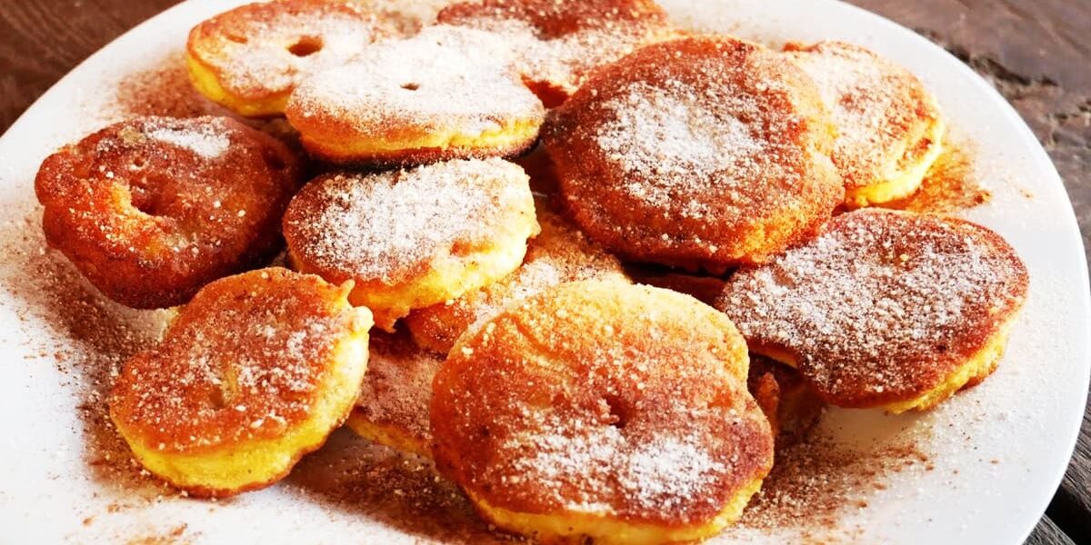 Яблочный десерт за 10 минут: простой рецепт для всей семьи