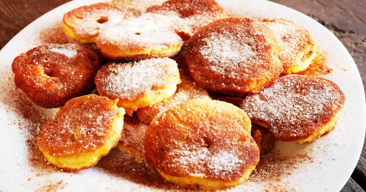 Яблочный десерт за 10 минут: простой рецепт для всей семьи