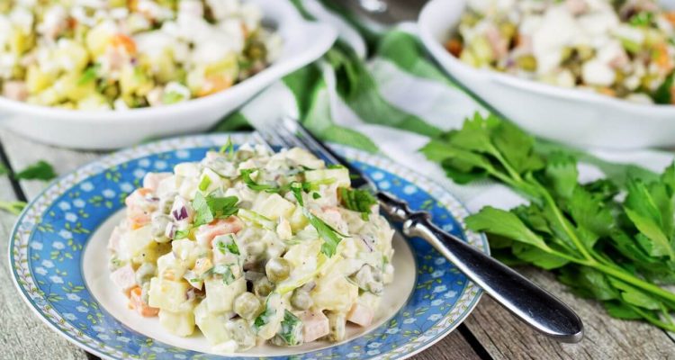 Секреты полезного оливье: рецепт и советы диетолога для здоровья и фигуры