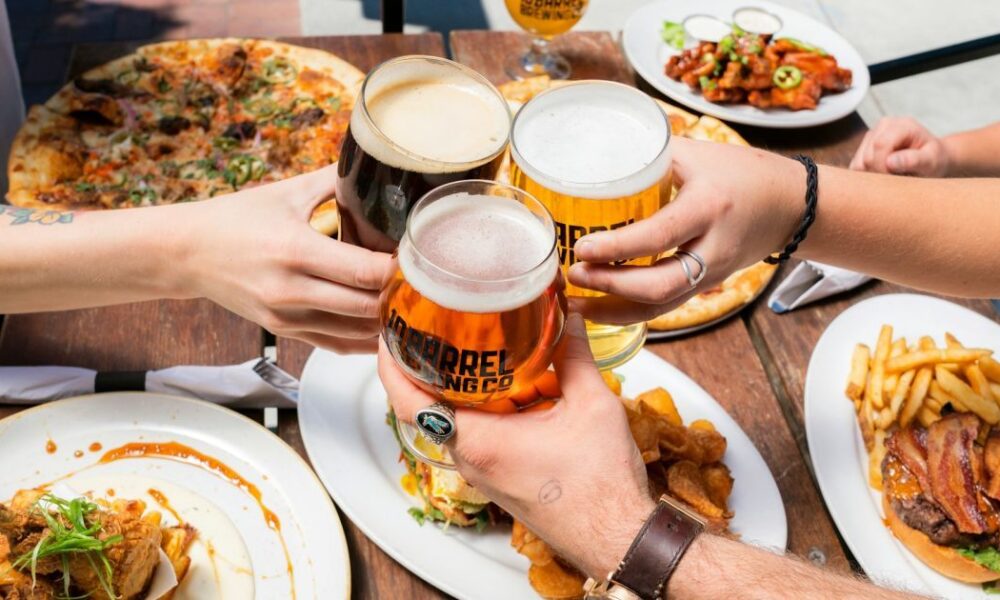 Что нельзя есть с алкоголем: 5 опасных сочетаний для вашего здоровья