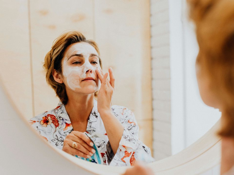 Уход за кожей лица осенью: лучшие средства и советы для женщин