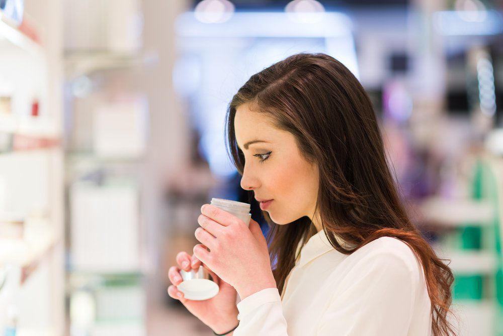 Ароматизаторы в косметике: польза и вред для красоты и здоровья