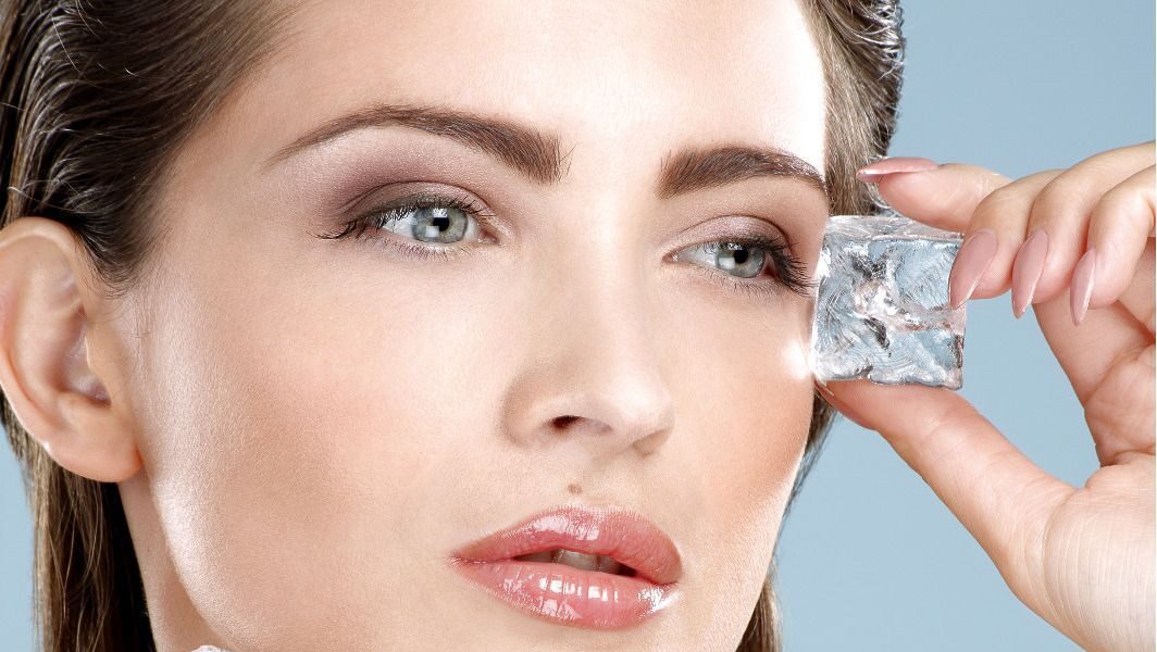 Лед для красоты: подтягиваем овал лица и разглаживаем морщины