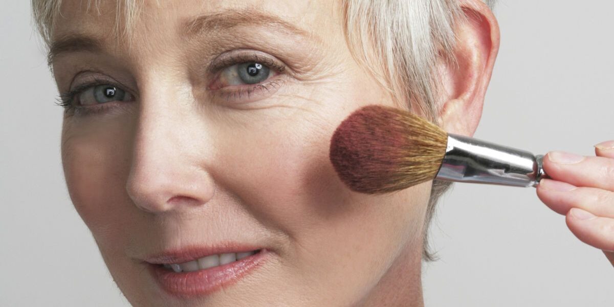 Секреты молодости: как выглядеть моложе с помощью макияжа – советы эксперта