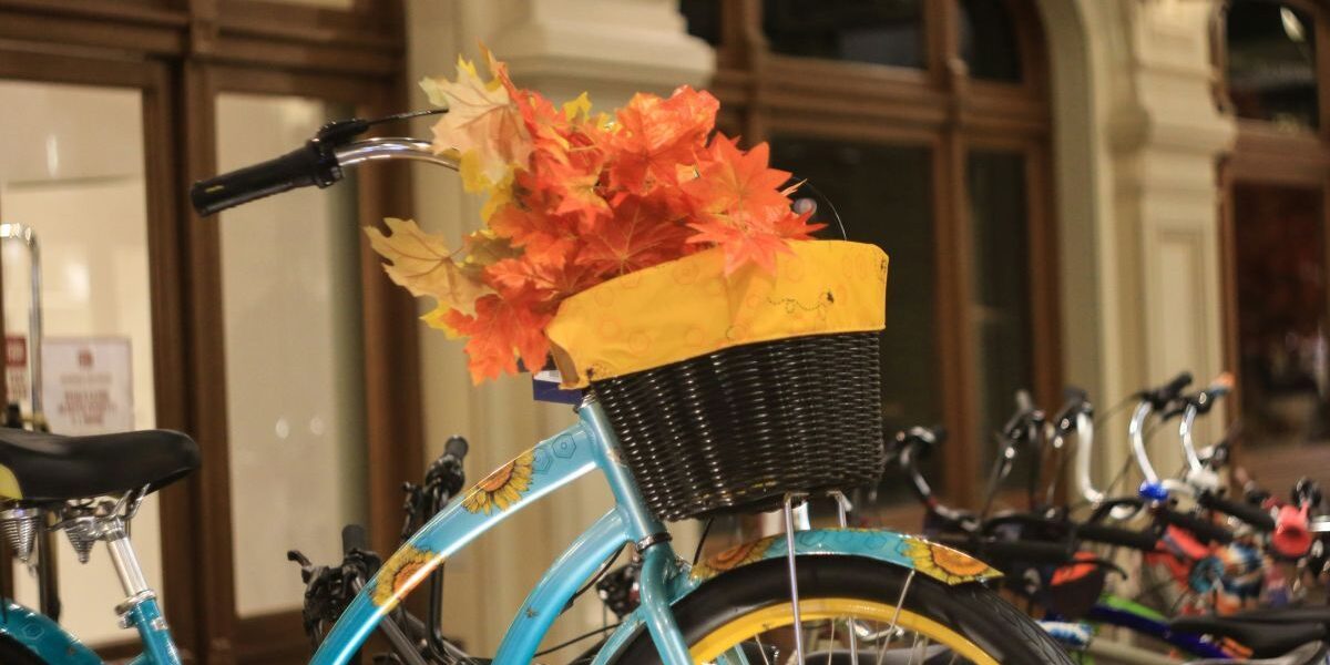 Именины в октябре: кого поздравить и как отметить День ангела