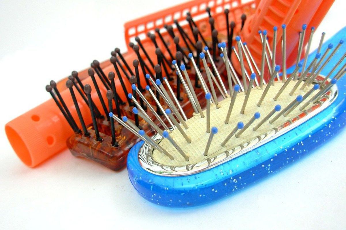 Как выбрать идеальную расческу для ваших волос: советы и рекомендации