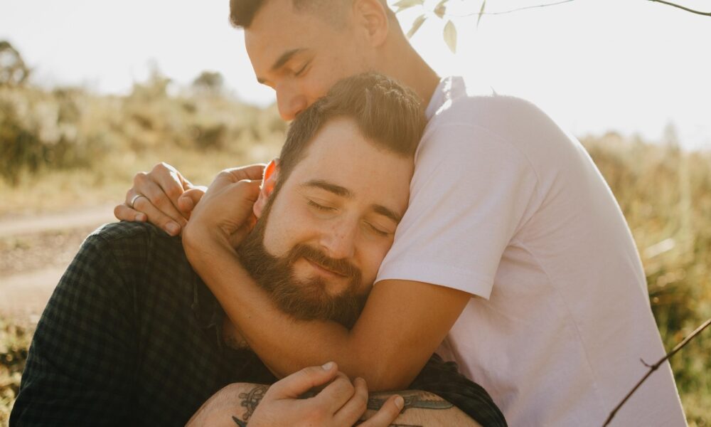 Image for: Как найти верного мужчину: психология отношений и типы надежных партнеров. Tags: любовники, луг, портрет, на...