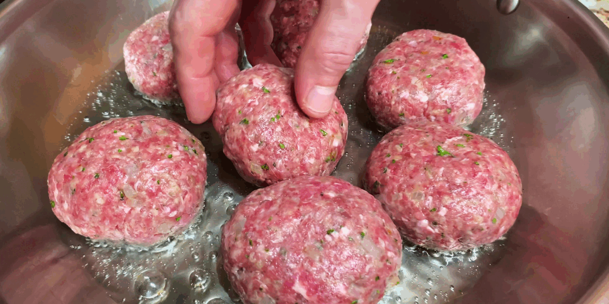 Секрет сочных котлет: всего одна ложка этого ингредиента изменит все!