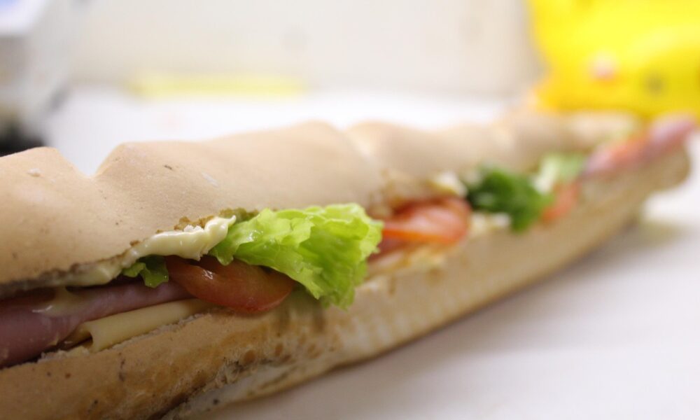 Image for: Вкусные бутерброды с сыром и ветчиной: простые рецепты. Tags: бутерброд, хлеб, питание, ветчина, сыр