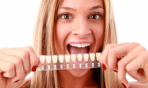 Продукты, которые портят белизну зубов: как сохранить улыбку