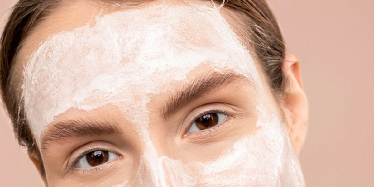 Как выбрать лучшее очищающее средство для лица: молочко, пенку или гель?