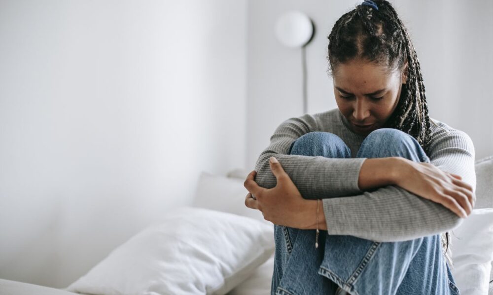 Как справиться с чувством, что тебя не любят: советы психолога для женщин