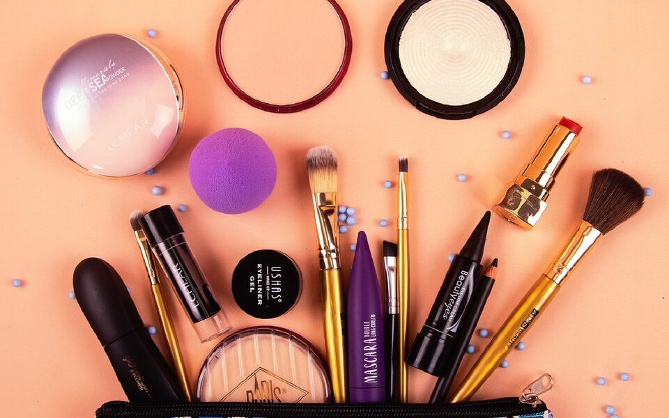 Секреты красоты: что добавить в косметичку для безупречного макияжа