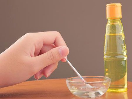 Как укрепить ресницы и брови: касторовое или репейное масло?