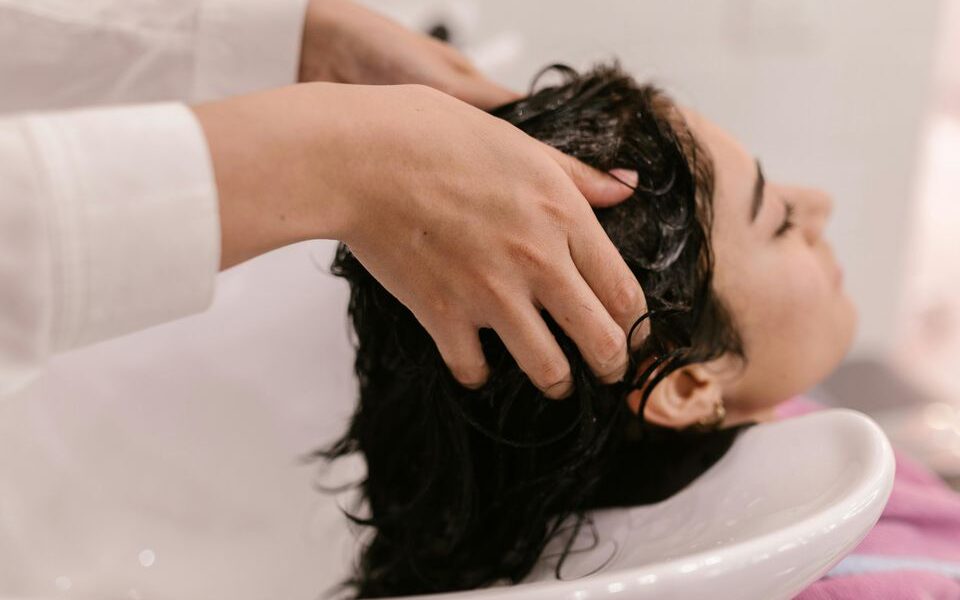 Жирные волосы: эффективный уход, лучшие средства и советы для красоты